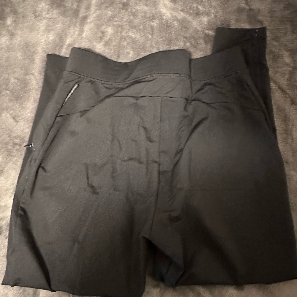 RYU black jogger medium